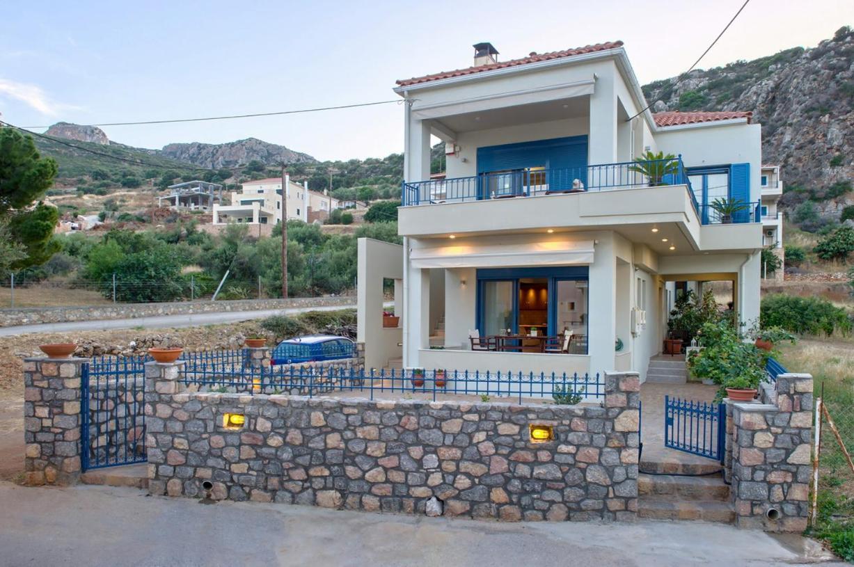 Seasight Living Apartment Plytra Exterior photo